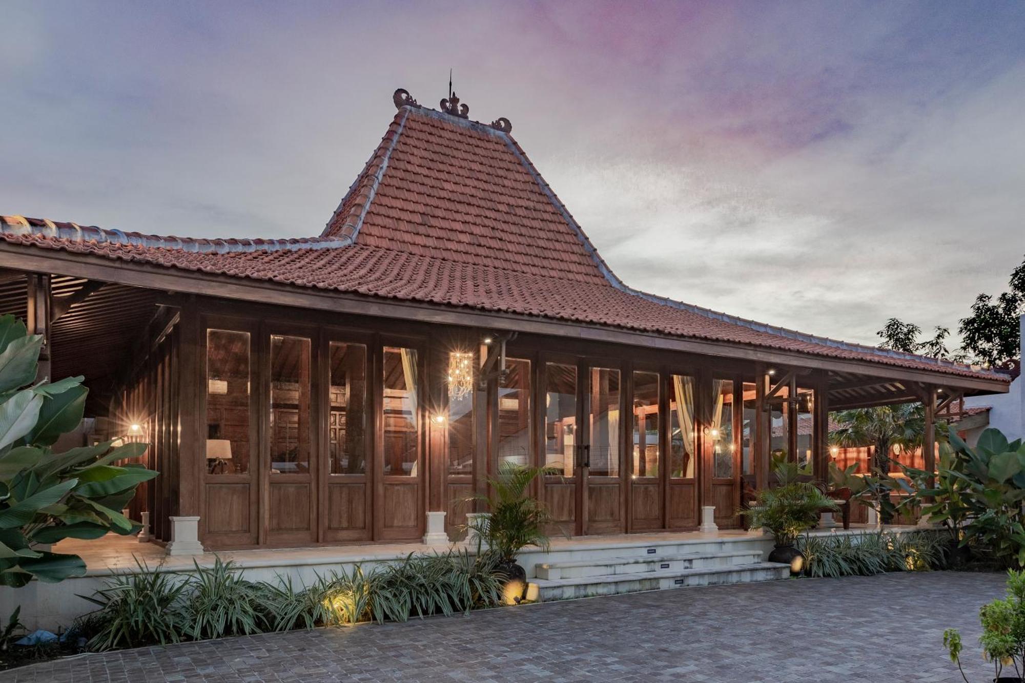 Gria Kerten Surakarta  Exterior photo